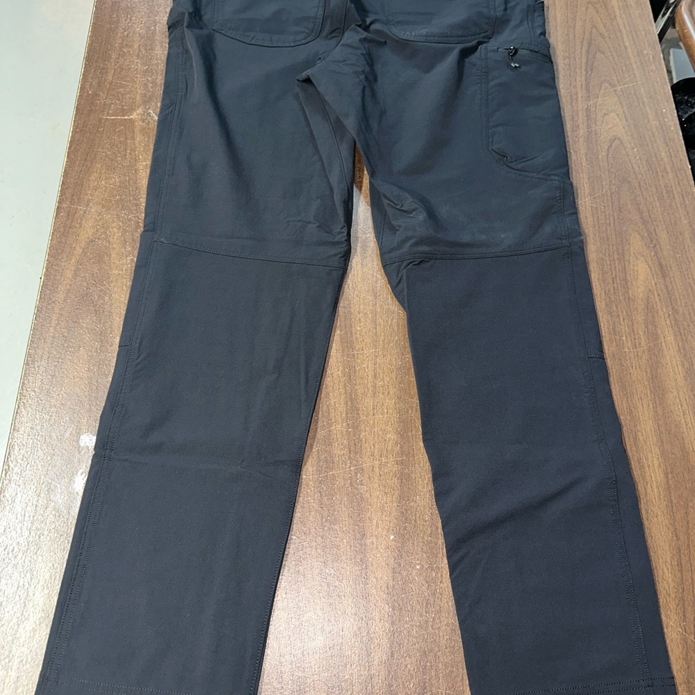 Duluth Trading Co Black Women's Flexpedition Pull on slim leg Pants